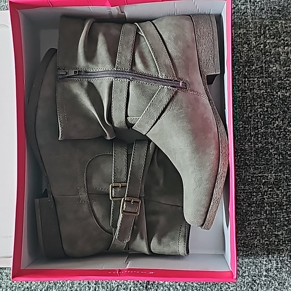 Womens justfab never worn ankle high boots